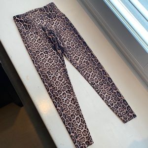 Onzie leopard leggings